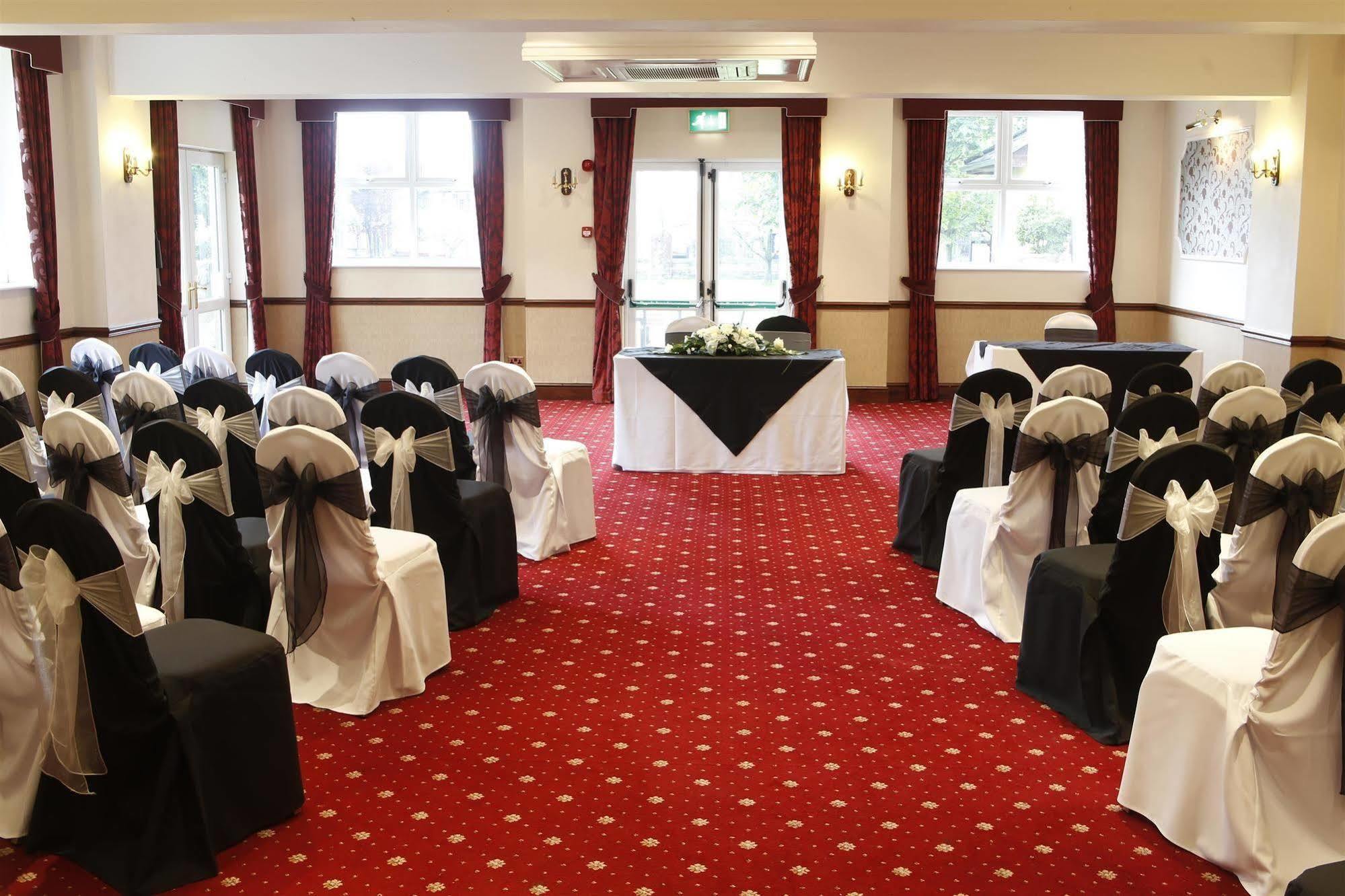 Burnley North Oaks Hotel And Leisure Club Екстер'єр фото