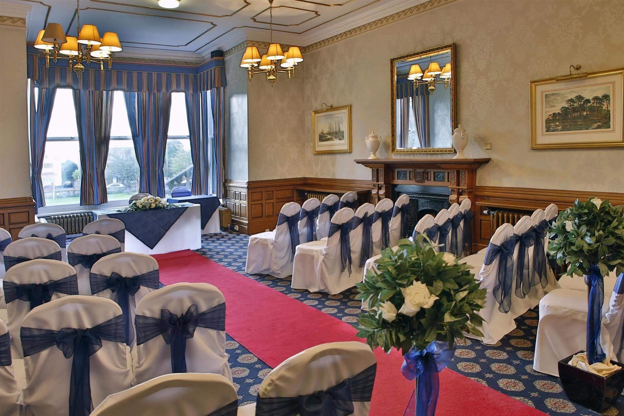 Burnley North Oaks Hotel And Leisure Club Екстер'єр фото