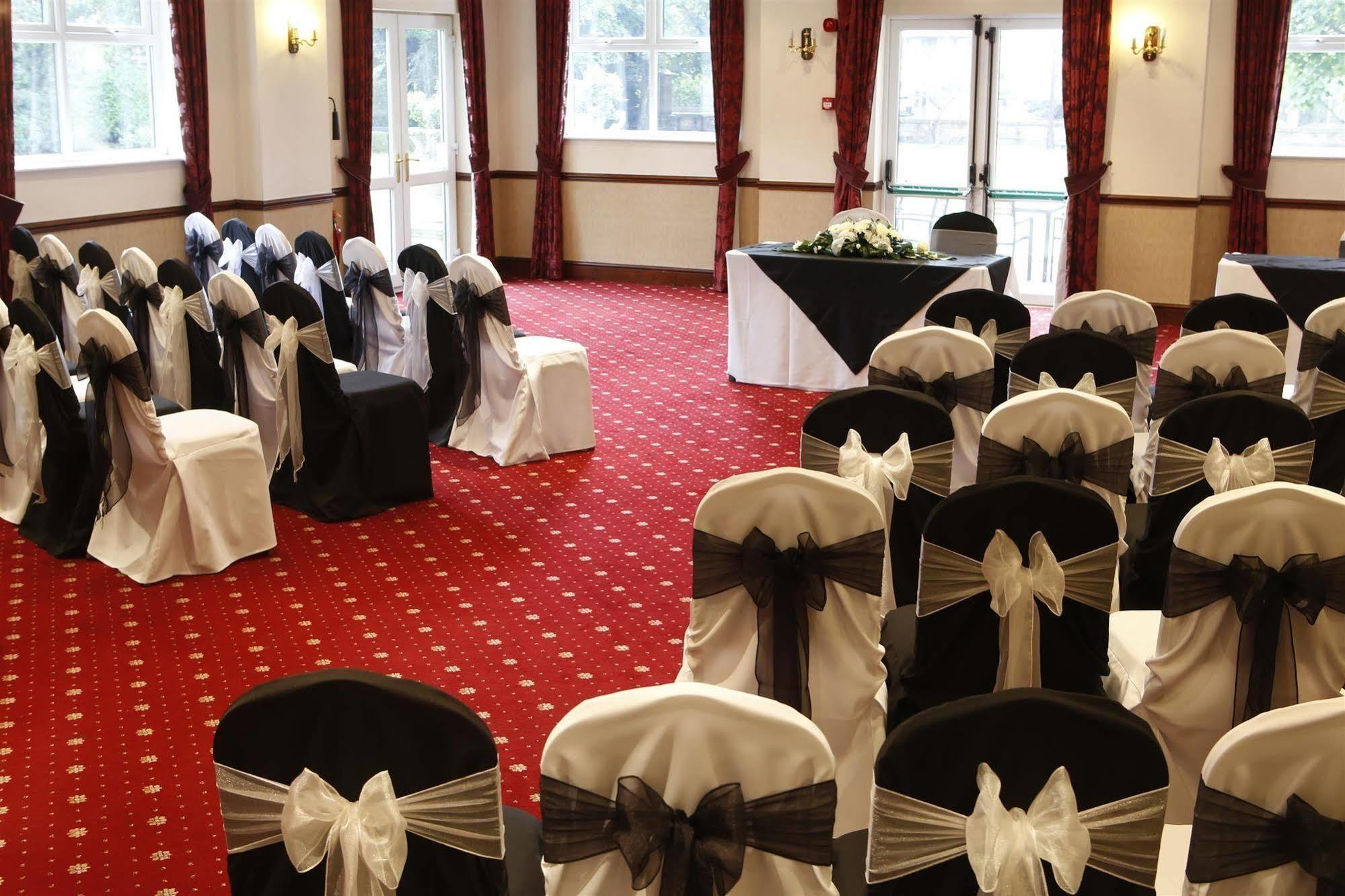 Burnley North Oaks Hotel And Leisure Club Екстер'єр фото