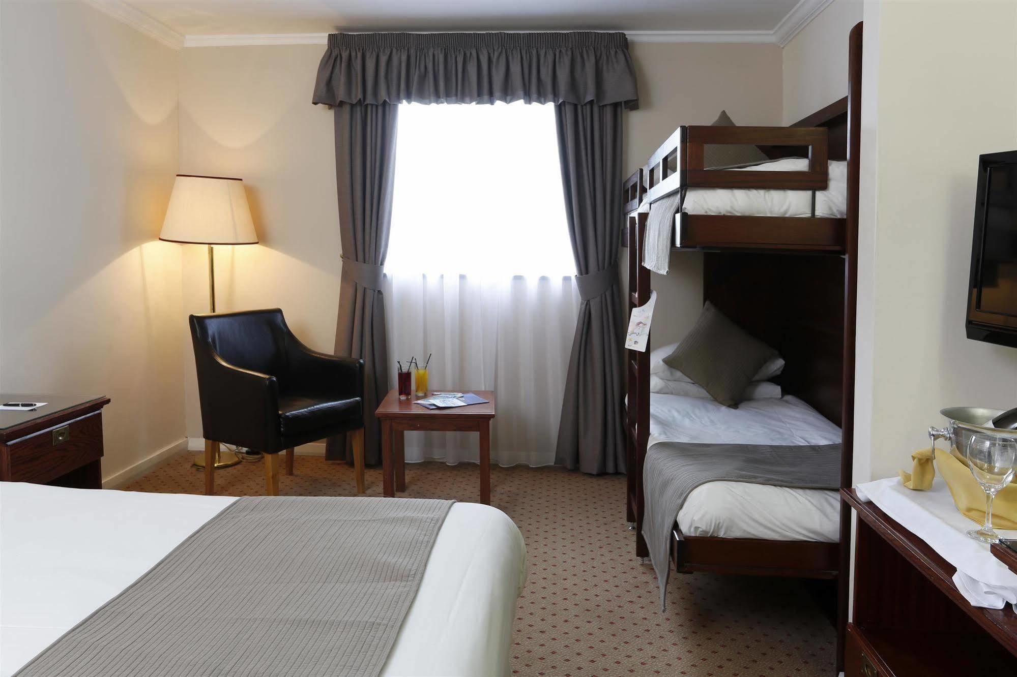 Burnley North Oaks Hotel And Leisure Club Екстер'єр фото