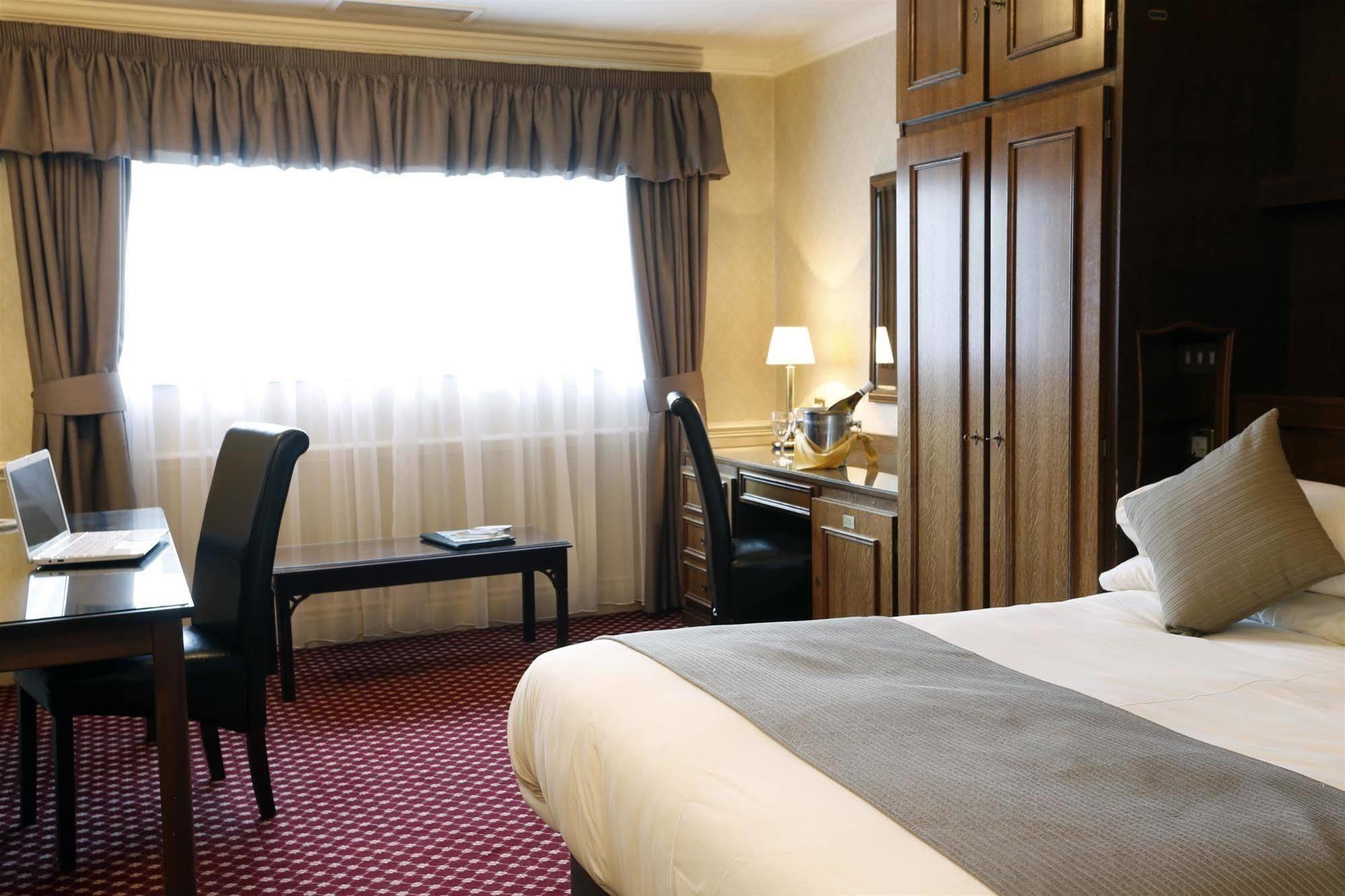 Burnley North Oaks Hotel And Leisure Club Екстер'єр фото